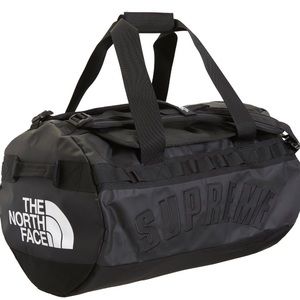 Supreme Bags - Supreme The North Face Base Camp Duffle Bag Supreme Bags - Supreme The North Face Base Camp Duffle Bag